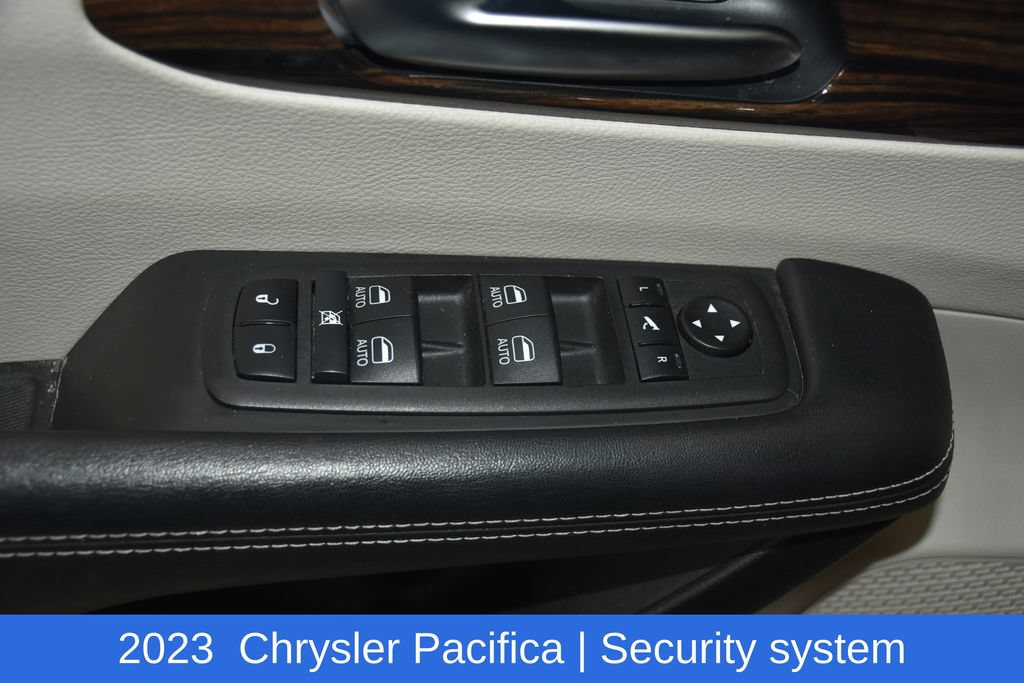Used 2023 Chrysler Pacifica Limited FWD image 23