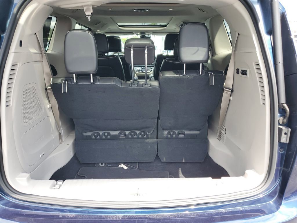 Used 2021 Chrysler Pacifica Limited w/ Uconnect Theater Family Group image 6