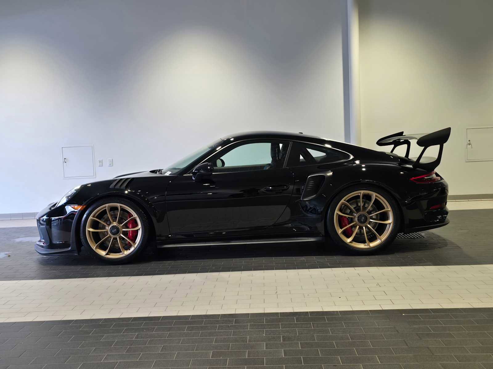 Used 2019 Porsche 911 GT3 RS image 2
