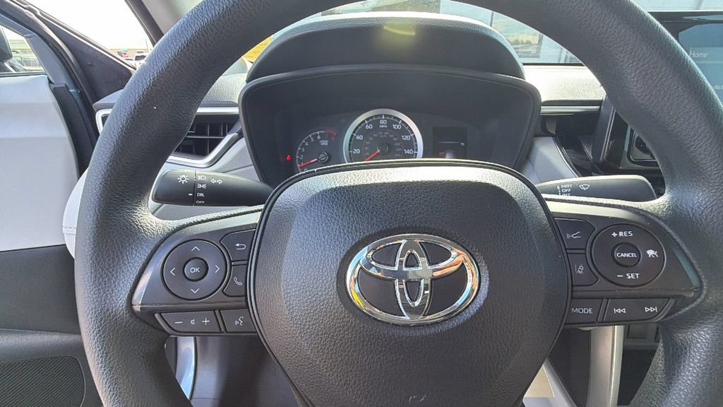 Used 2022 Toyota Corolla Cross L FWD image 15