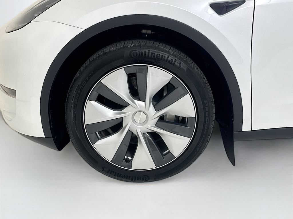 Used 2024 Tesla Model Y Long Range AWD/4WD image 27