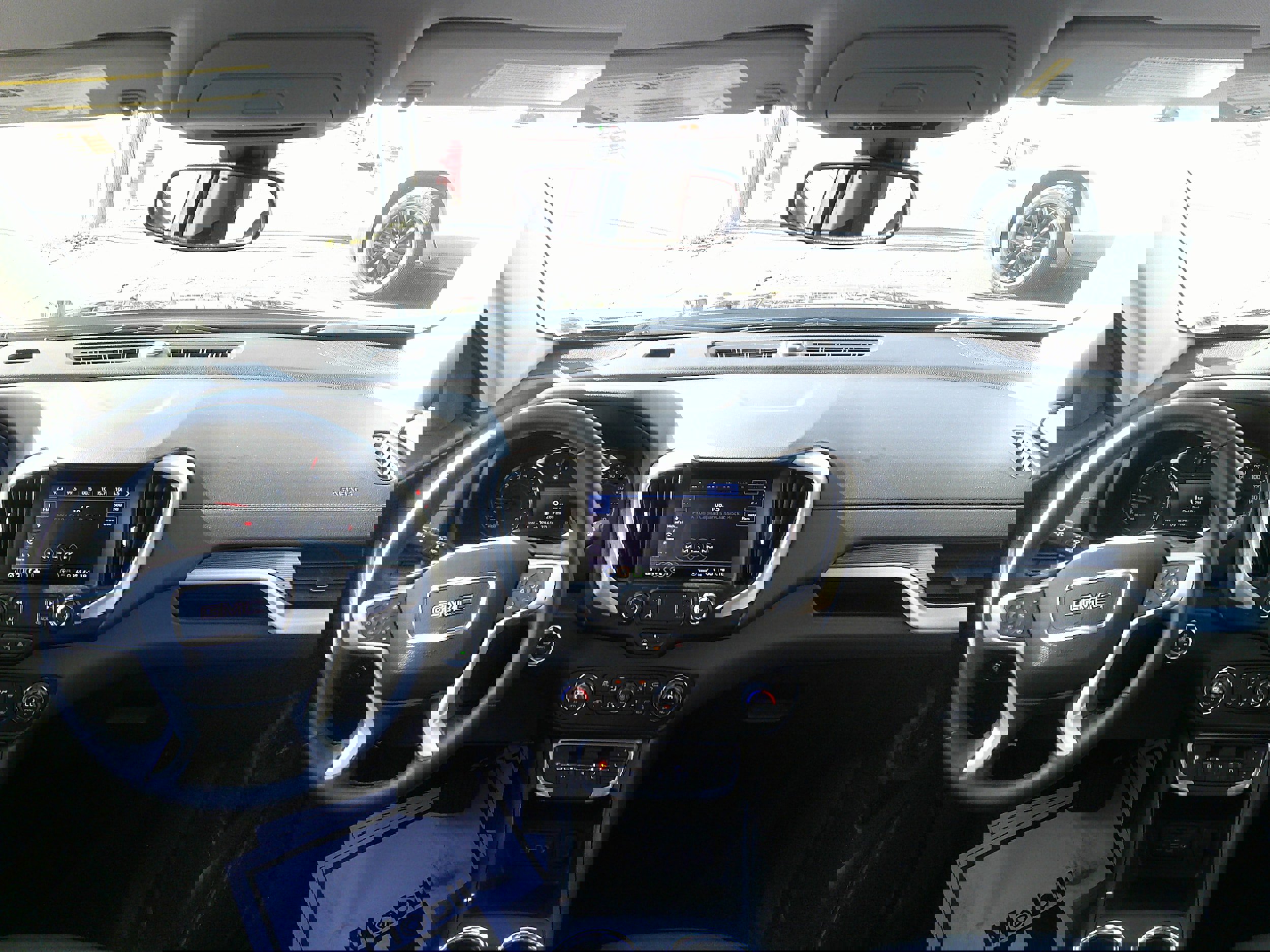 Used 2024 GMC Terrain SLT image 21