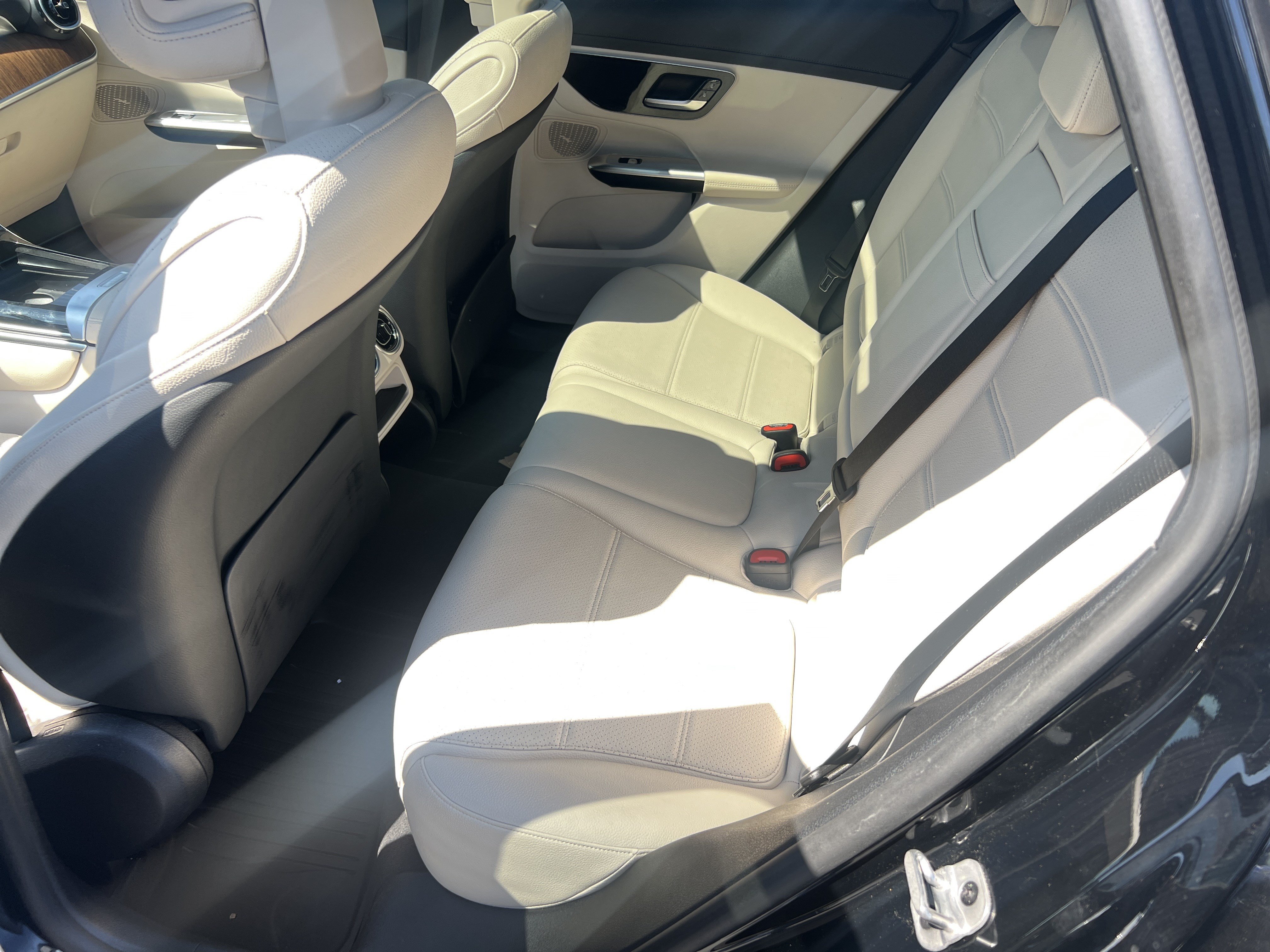 Used 2024 Mercedes-Benz GLC 300 4MATIC image 32
