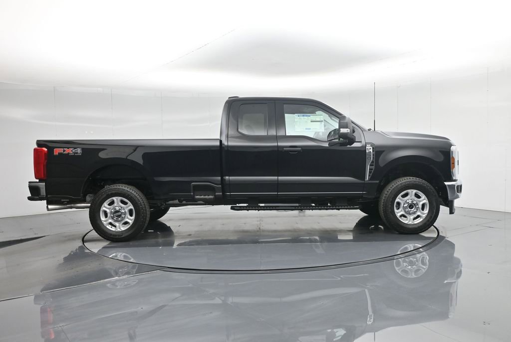 New 2026 Ford F350 XLT w/ FX4 Off-Road Package AWD/4WD image 25