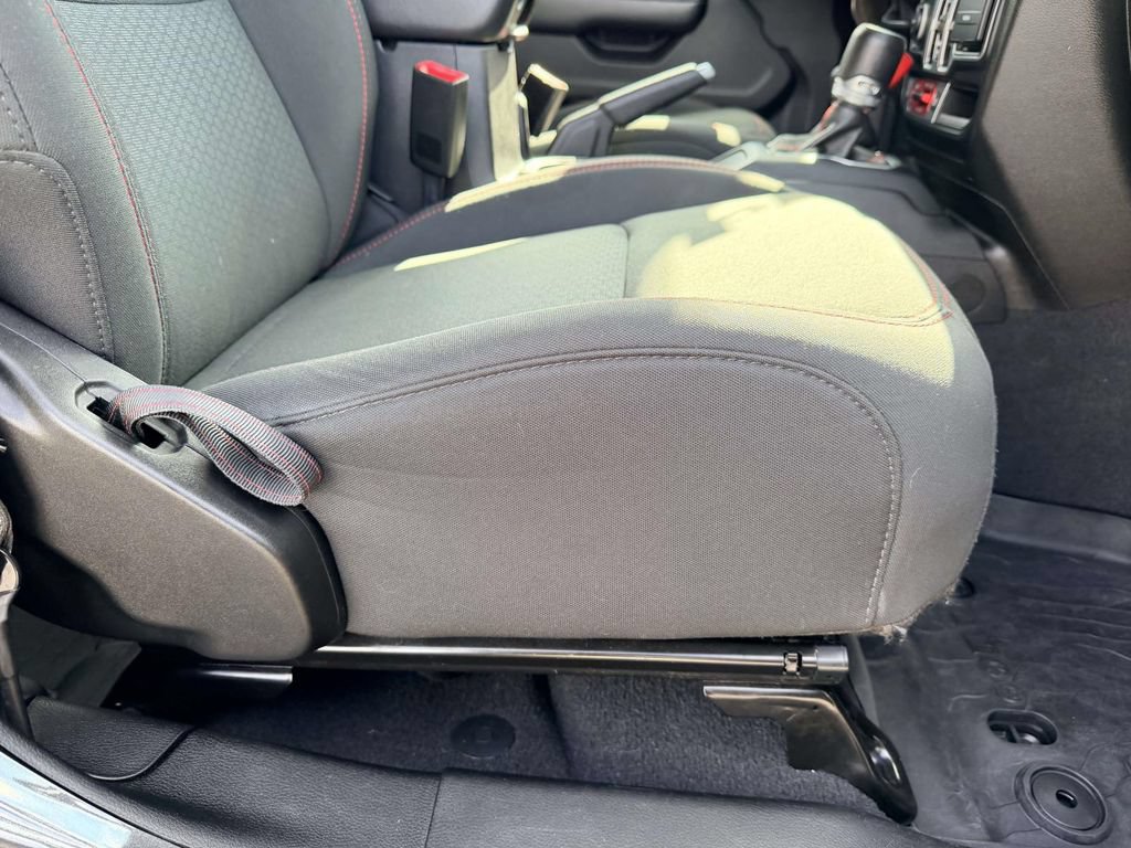 Used 2019 Jeep Wrangler Unlimited Rubicon w/ LED Lighting Group AWD/4WD image 8