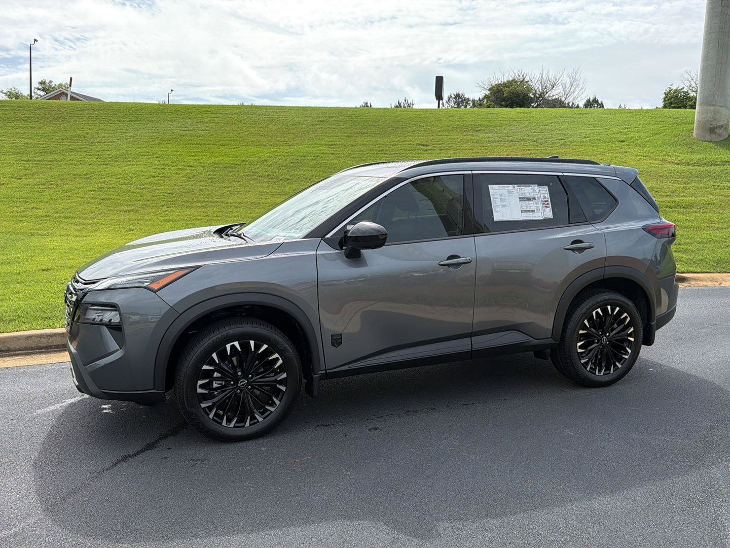 New 2026 Nissan Rogue Dark Armor FWD image 3