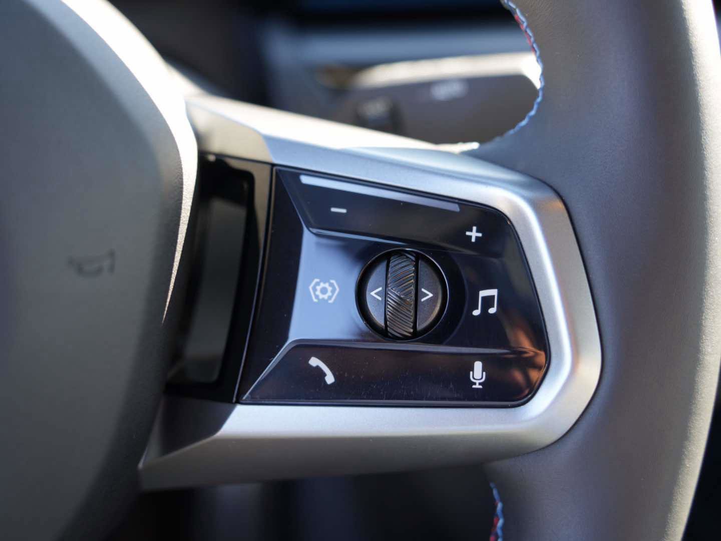 Used 2025 BMW i5 M60 w/ Dynamic Handling Package image 17