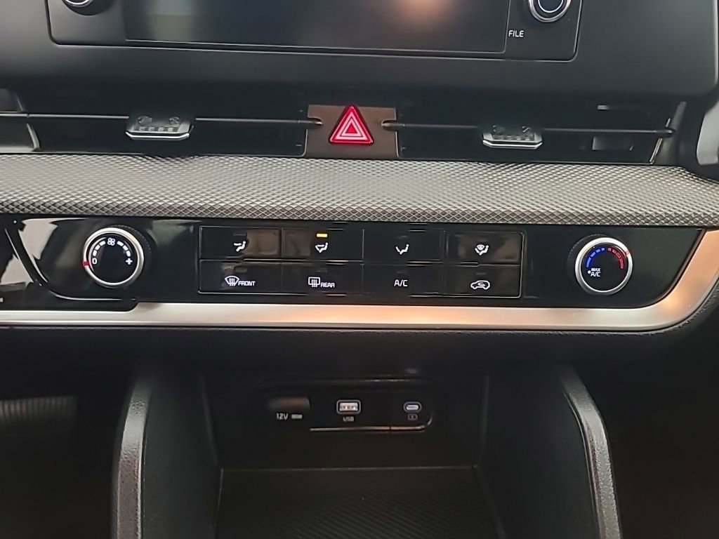 Used 2025 Kia Sportage LX image 33