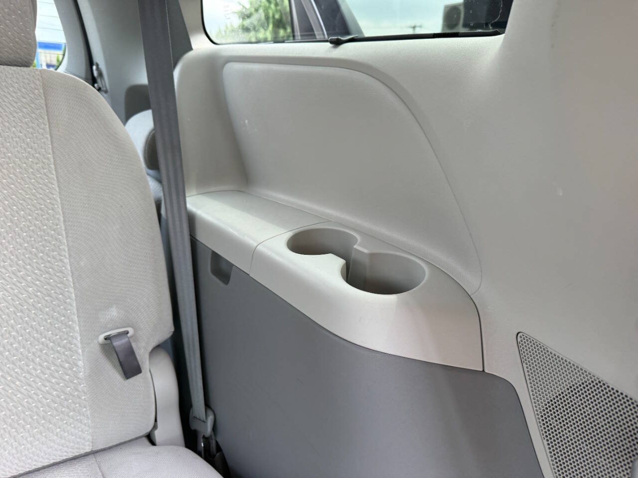 Used 2011 Toyota Sienna LE FWD image 25