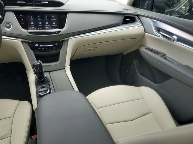 Certified 2024 Cadillac XT5 Premium Luxury w/ Technology Package FWD image 15