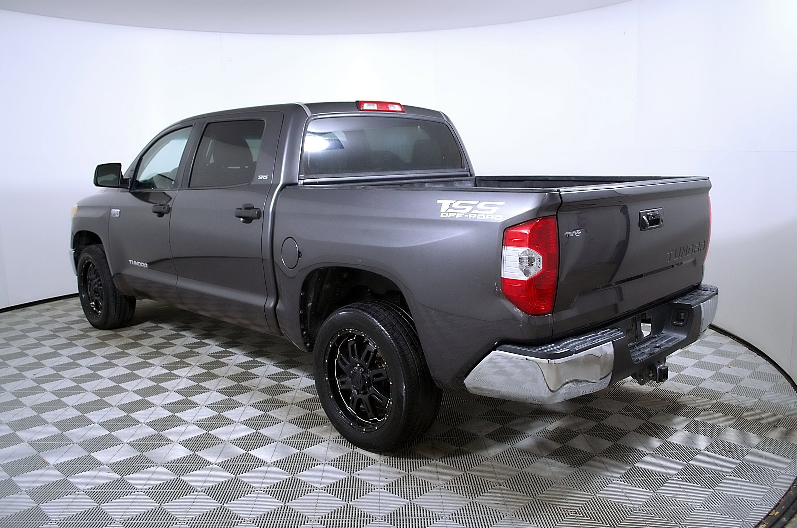 Used 2016 Toyota Tundra SR5 w/ SR5 Upgrade Package RWD image 9