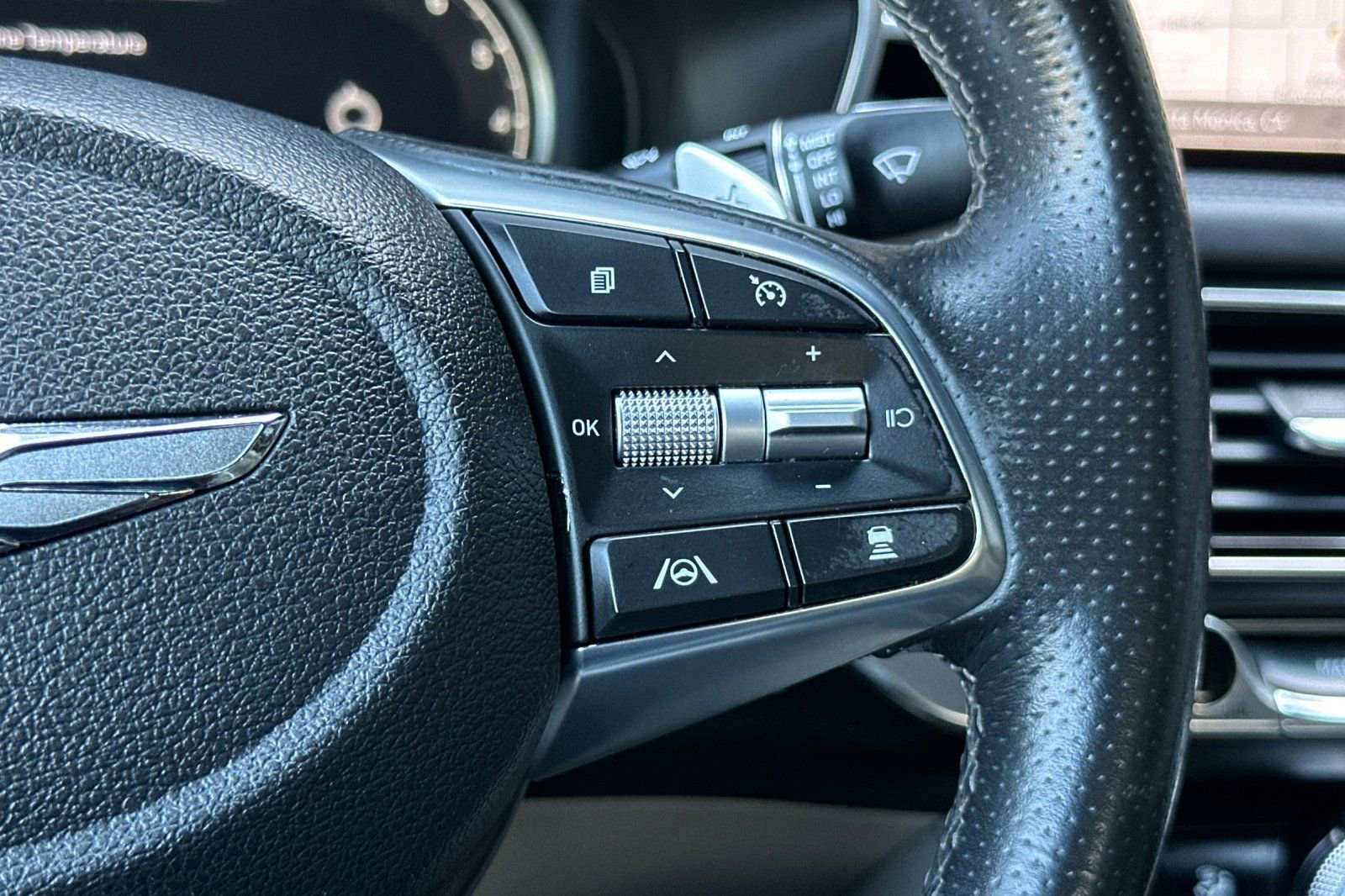 Used 2022 Genesis G70 2.0T RWD image 29