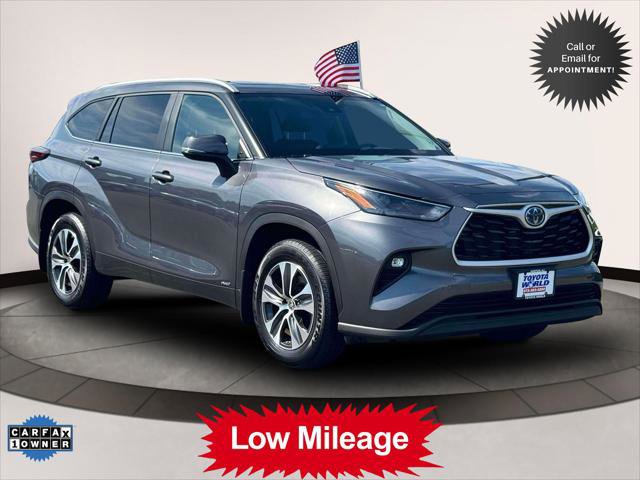 Certified 2024 Toyota Highlander XLE image 1