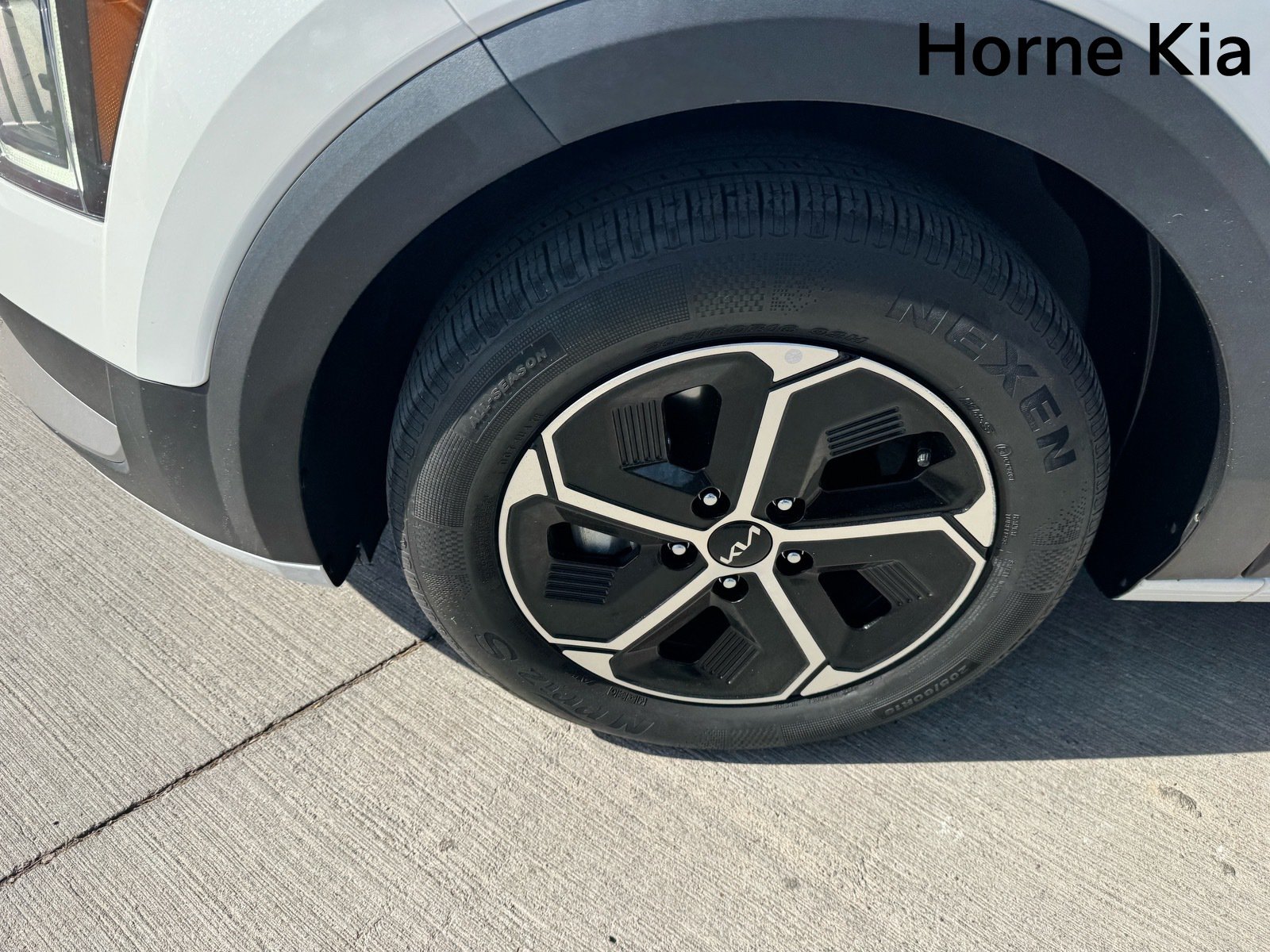 Certified 2024 Kia Niro EX FWD image 8