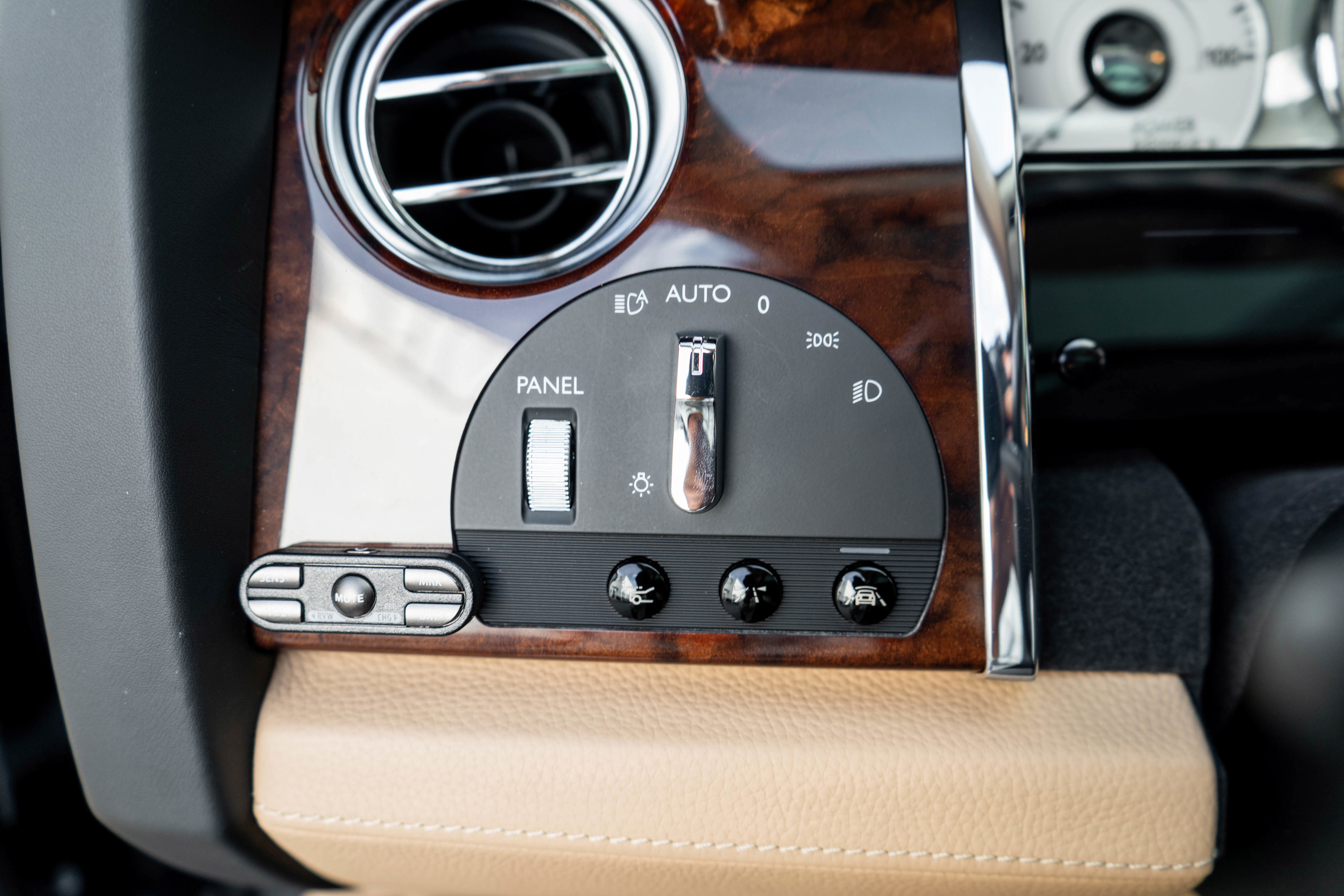 Used 2014 Rolls-Royce Ghost image 15