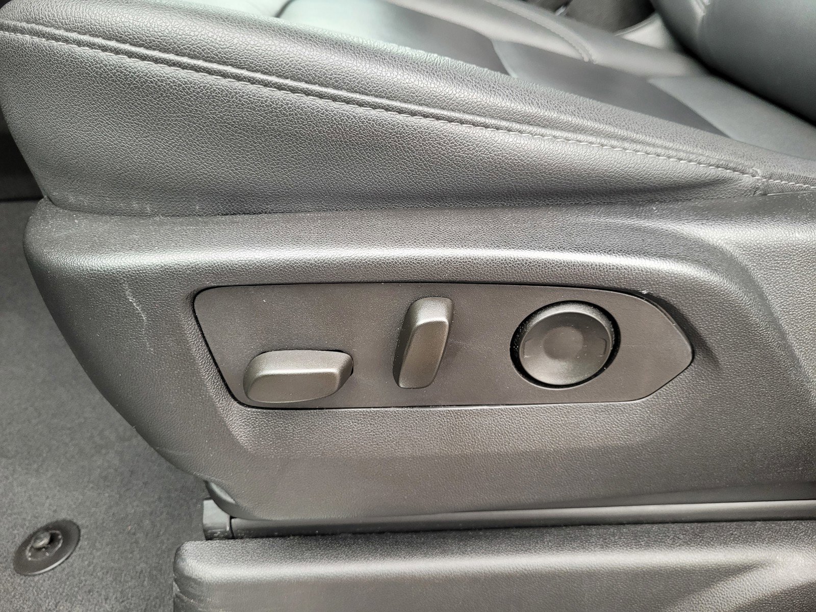 Used 2024 Chevrolet Tahoe LT image 11