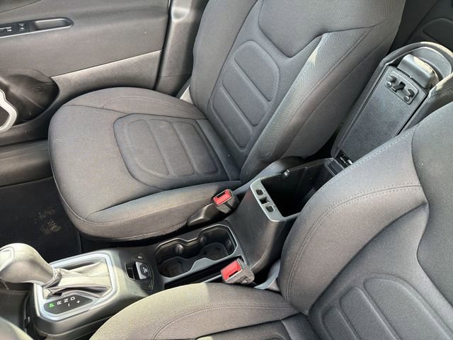 Used 2021 Jeep Renegade Latitude AWD/4WD image 22