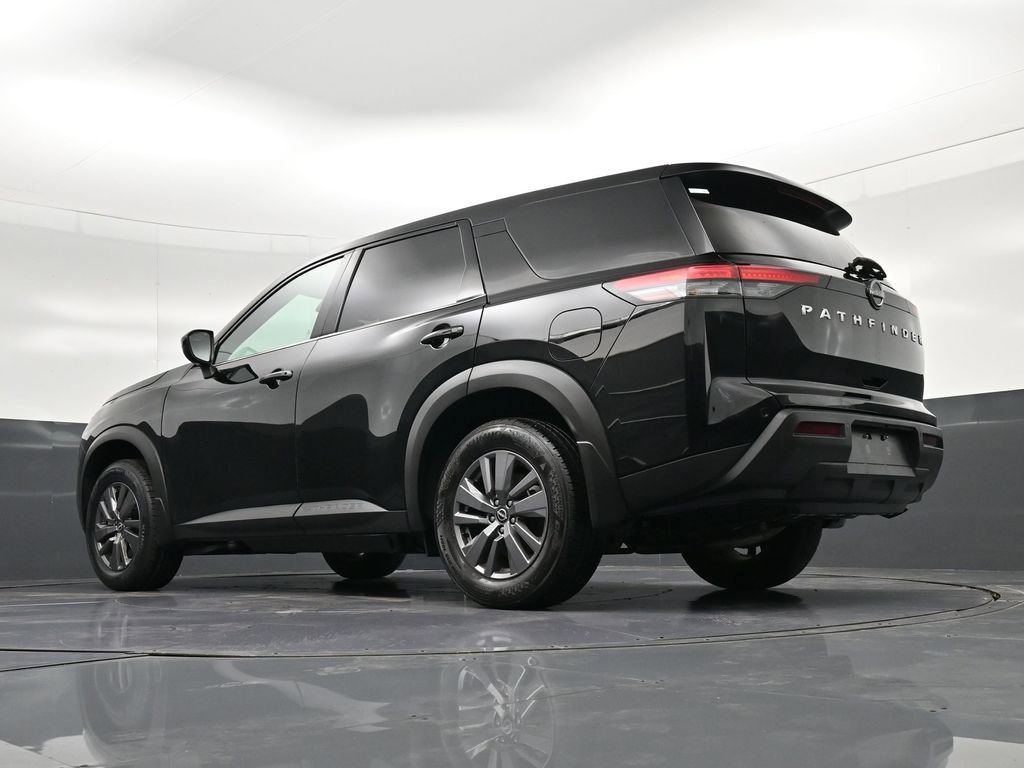 Used 2024 Nissan Pathfinder S image 29