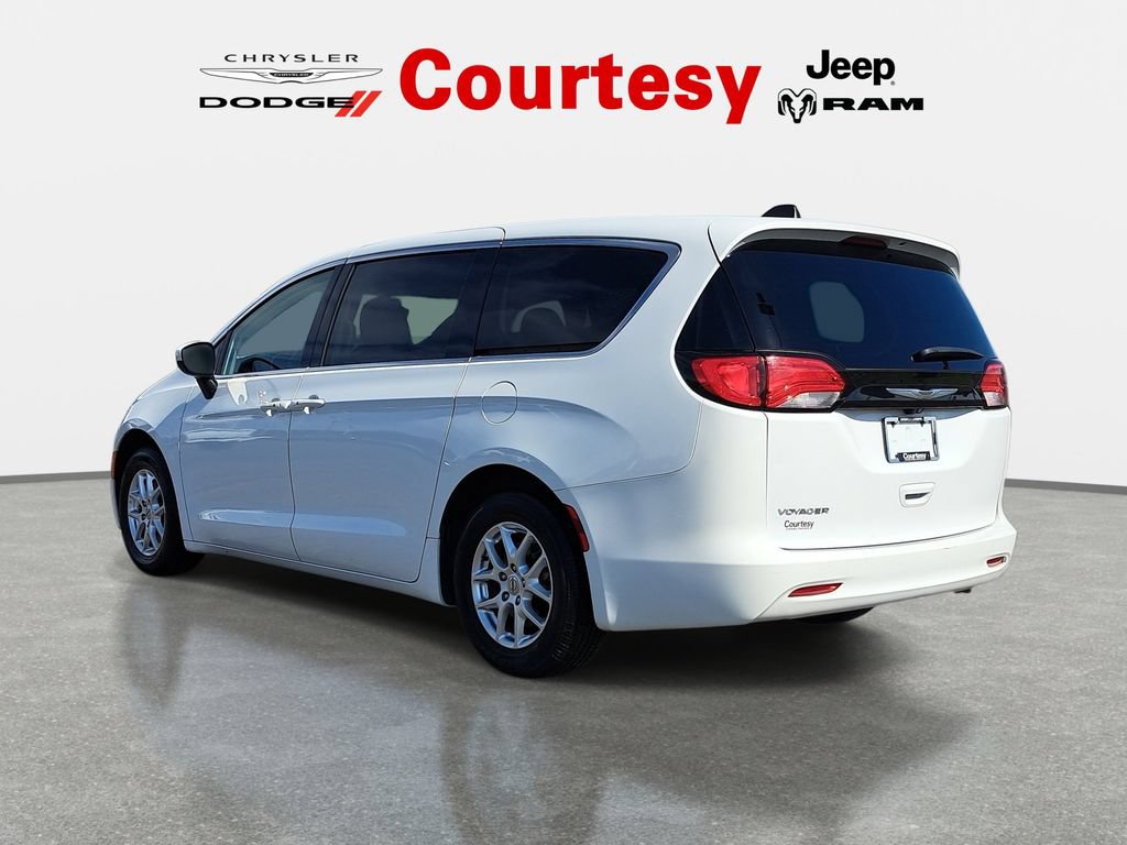 Used 2023 Chrysler Voyager LX FWD image 6