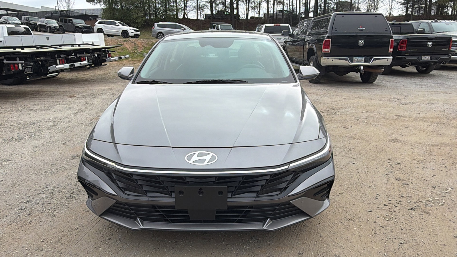 Used 2024 Hyundai Elantra Limited image 3