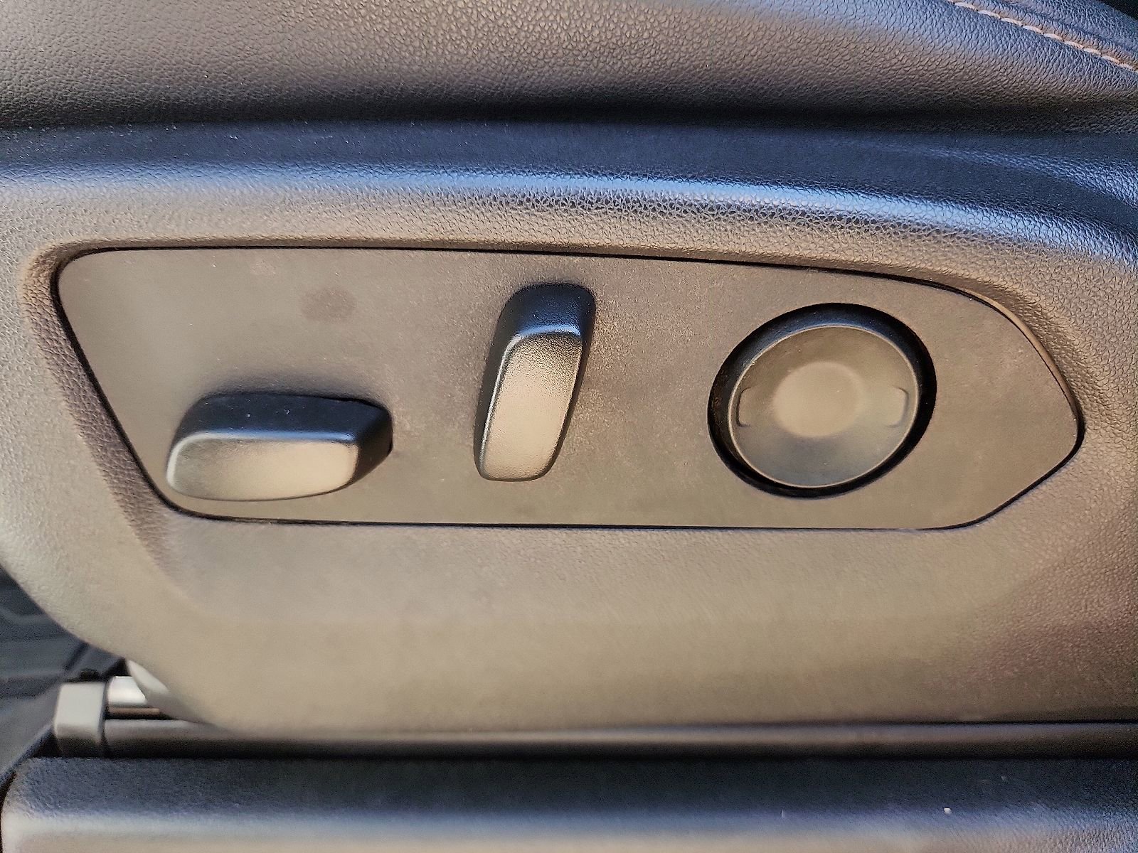 Used 2025 GMC Sierra 1500 SLT image 15