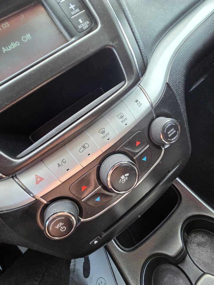 Used 2014 Dodge Journey SXT image 25