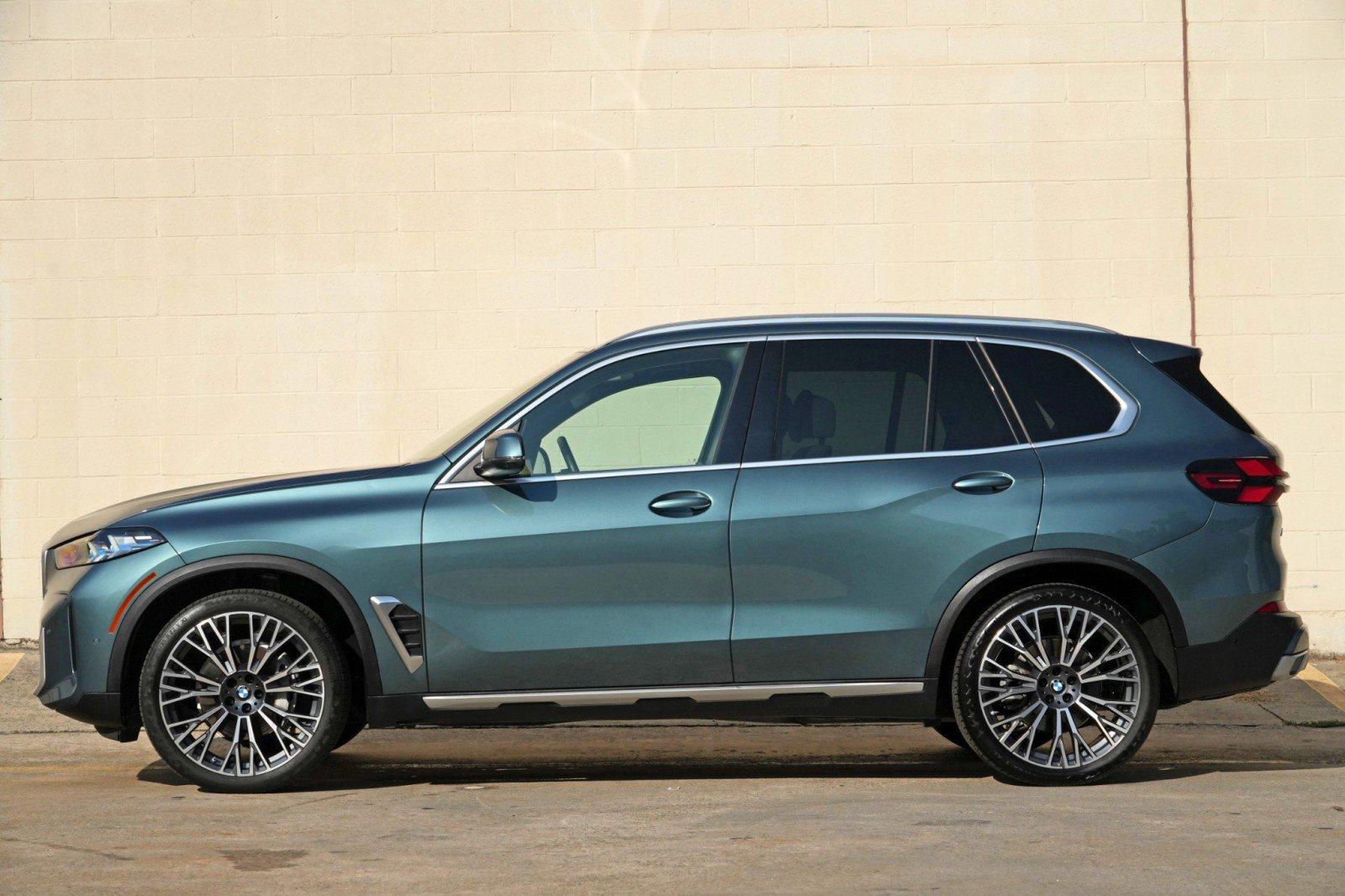 Used 2025 BMW X5 sDrive40i w/ Climate Comfort Package RWD image 9