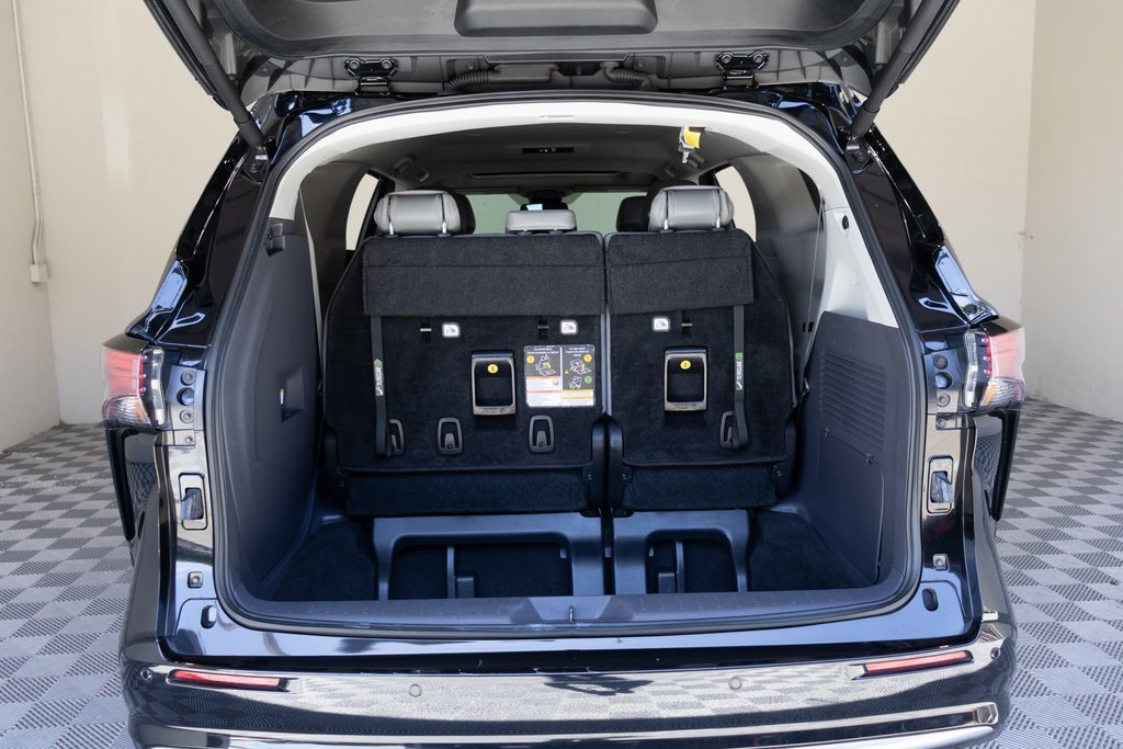 Used 2024 Toyota Sienna Limited image 13