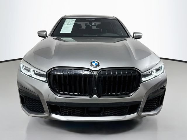 Used 2022 BMW 740i w/ M Sport Package RWD image 2