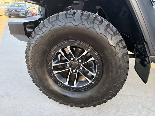 Used 2025 Jeep Wrangler Unlimited Rubicon w/ XTREMEE 35" Tire Package AWD/4WD image 32