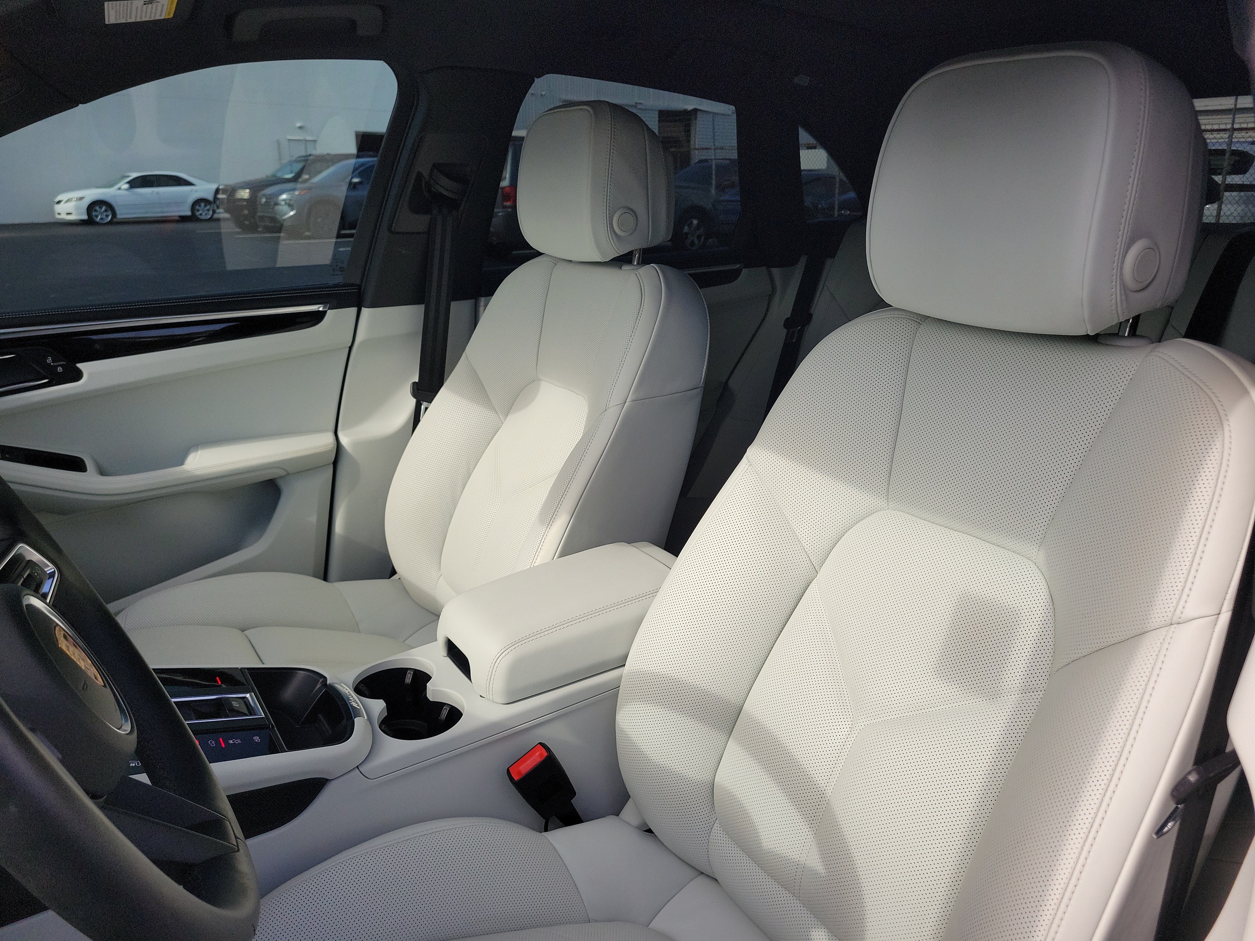 Used 2024 Porsche Macan S AWD/4WD image 23