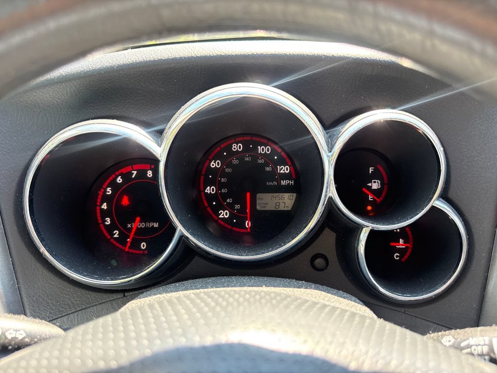Used 2007 Pontiac Vibe w/ Preferred Package FWD image 21
