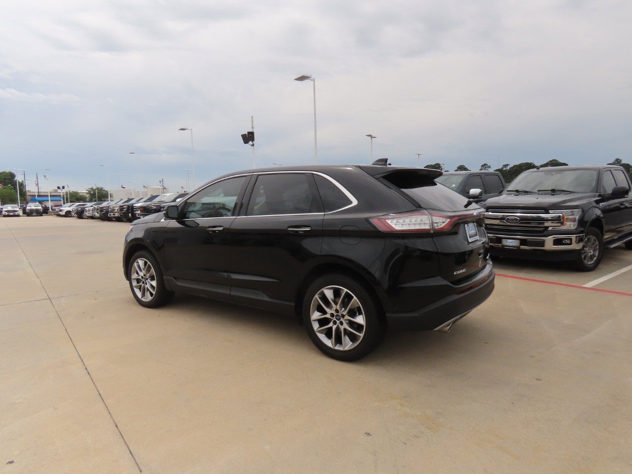 Used 2017 Ford Edge Titanium w/ Equipment Group 302A FWD image 17