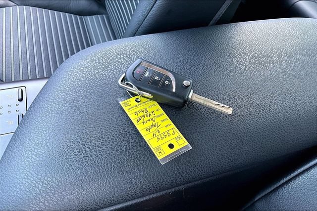 Used 2024 Toyota Camry SE FWD image 35