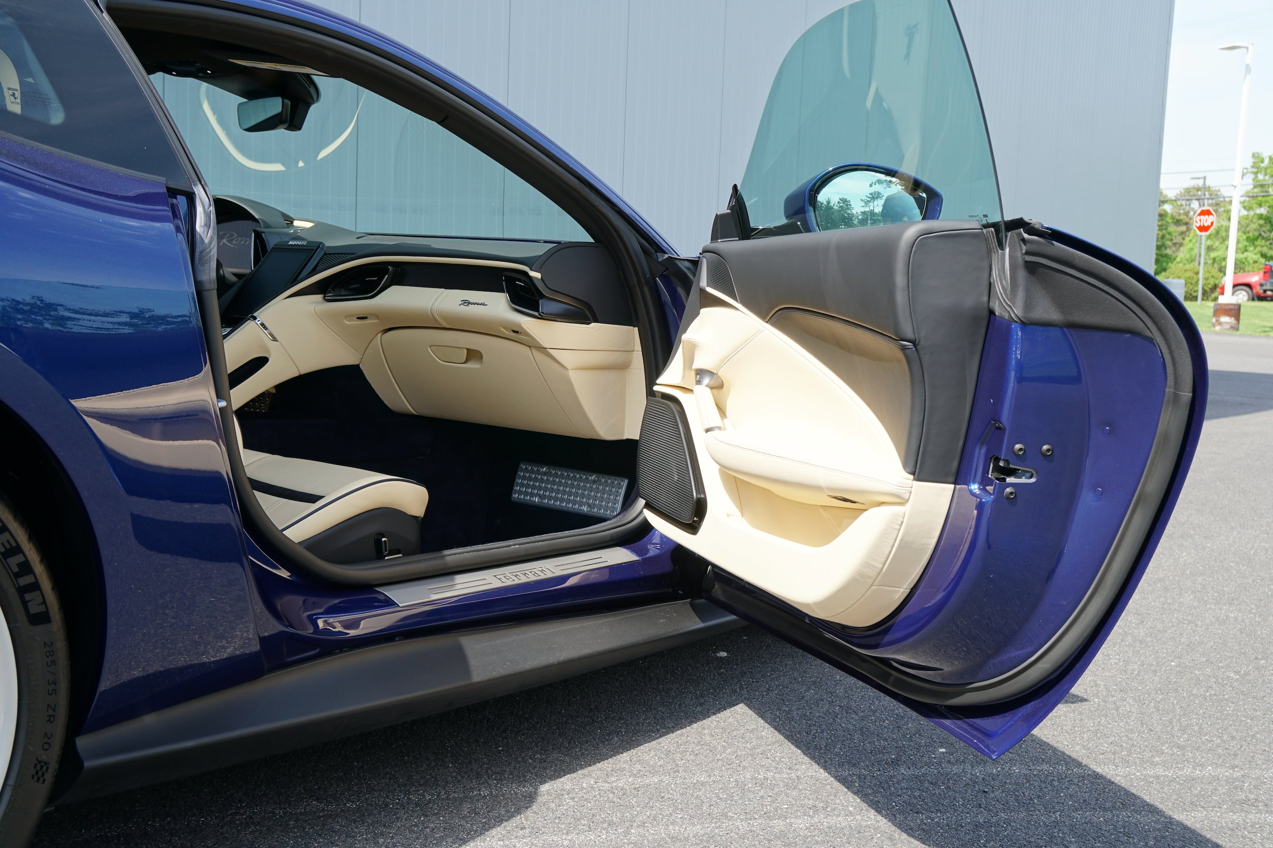 Used 2022 Ferrari Roma RWD image 14
