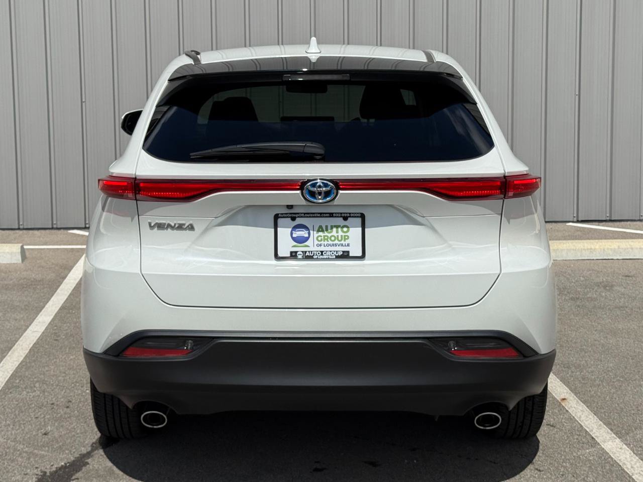 Used 2023 Toyota Venza LE AWD/4WD image 5