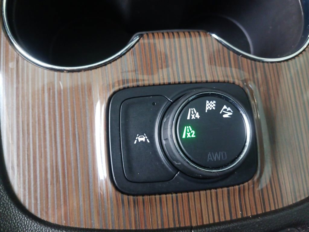 Used 2023 GMC Acadia SLE image 25