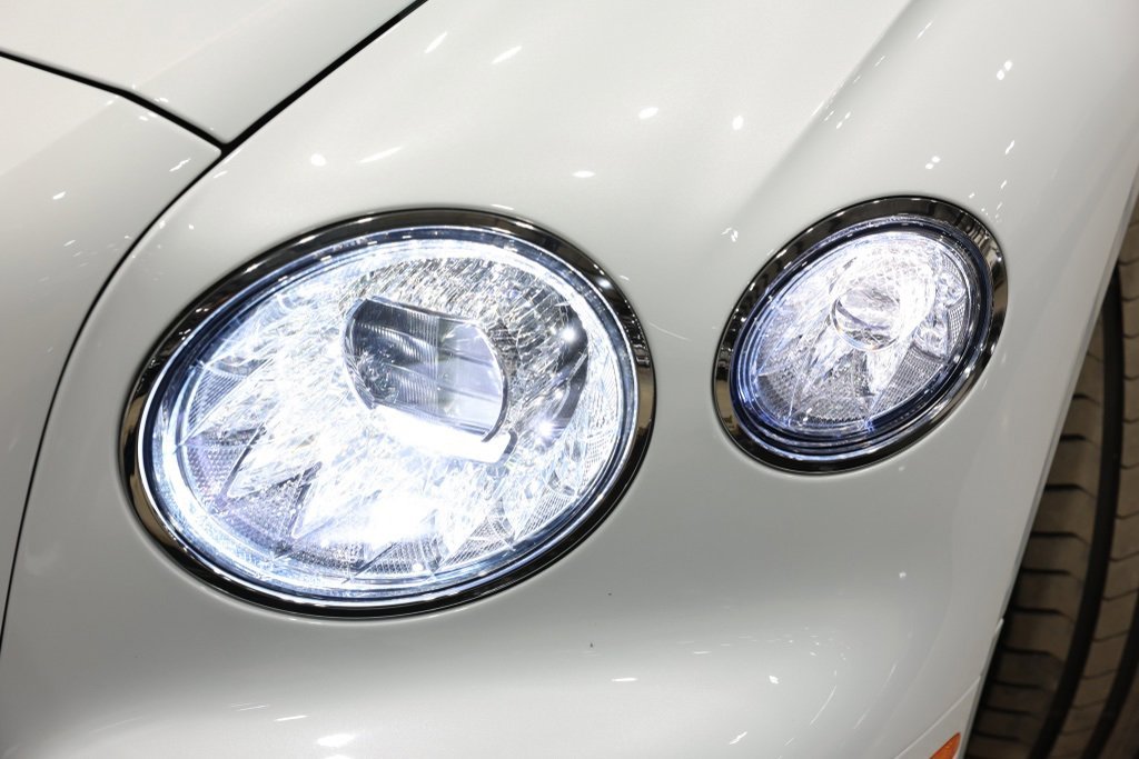 Used 2020 Bentley Flying Spur W12 image 22