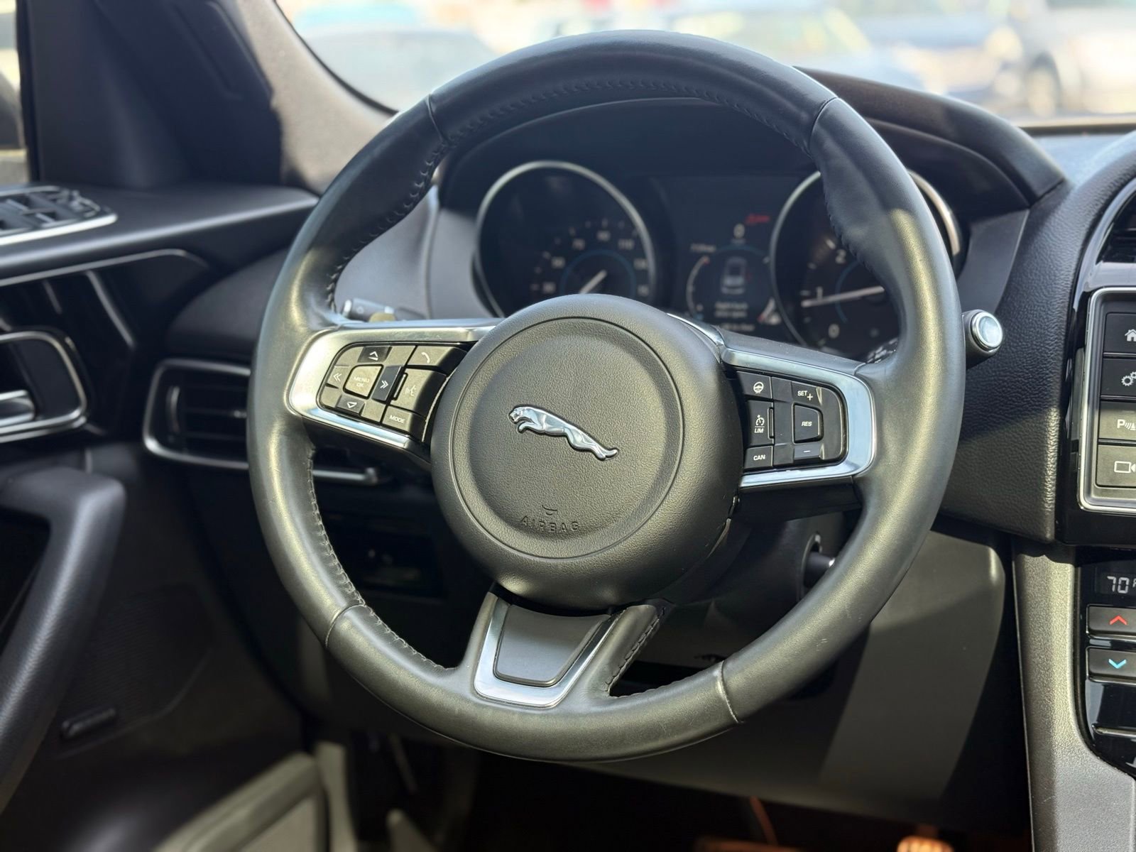 Used 2018 Jaguar F-PACE Prestige image 38