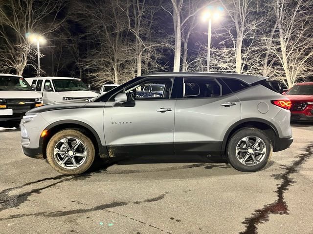 Used 2025 Chevrolet Blazer LT FWD image 9