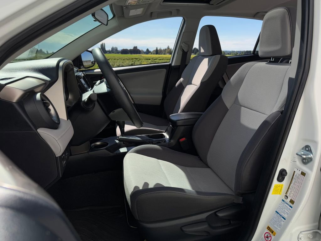 Used 2015 Toyota RAV4 XLE AWD/4WD image 9