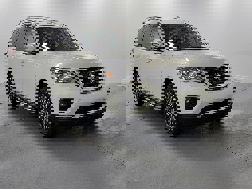 Used 2019 Nissan Pathfinder Platinum w/ Cargo Package image 2