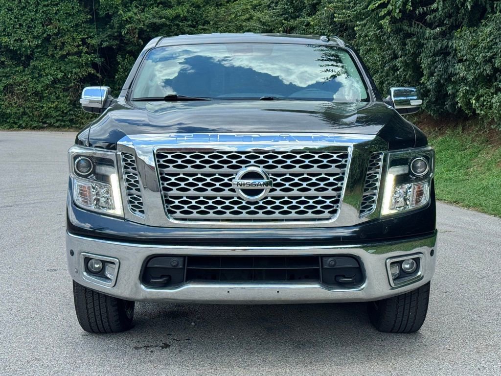 Used 2019 Nissan Titan SL image 3