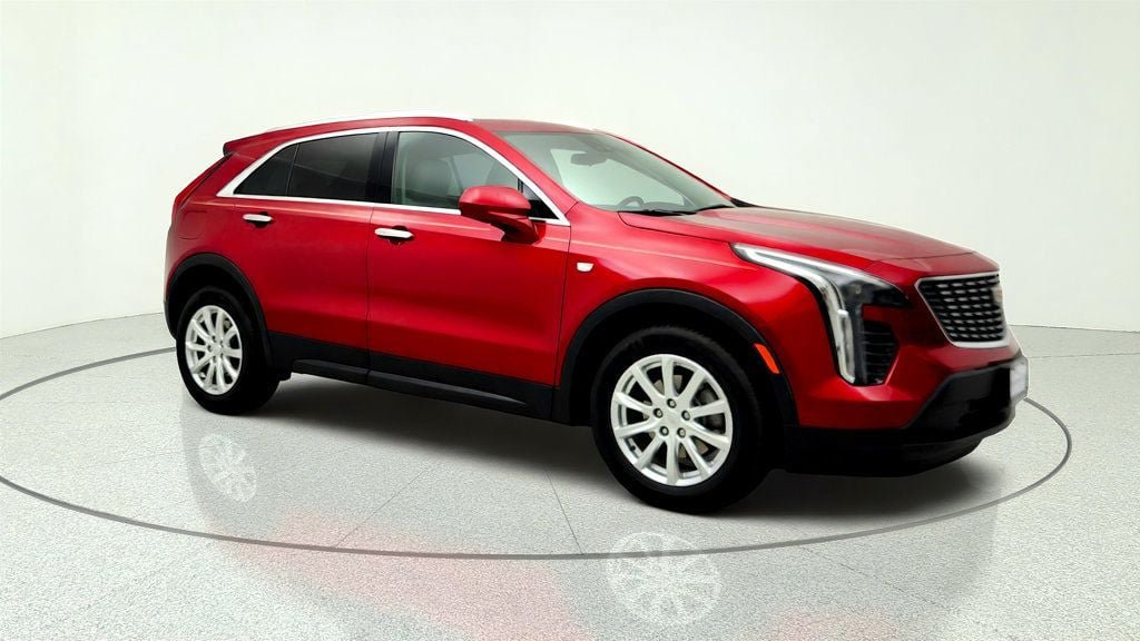 Used 2021 Cadillac XT4 Luxury w/ Cold Weather Package AWD/4WD image 3