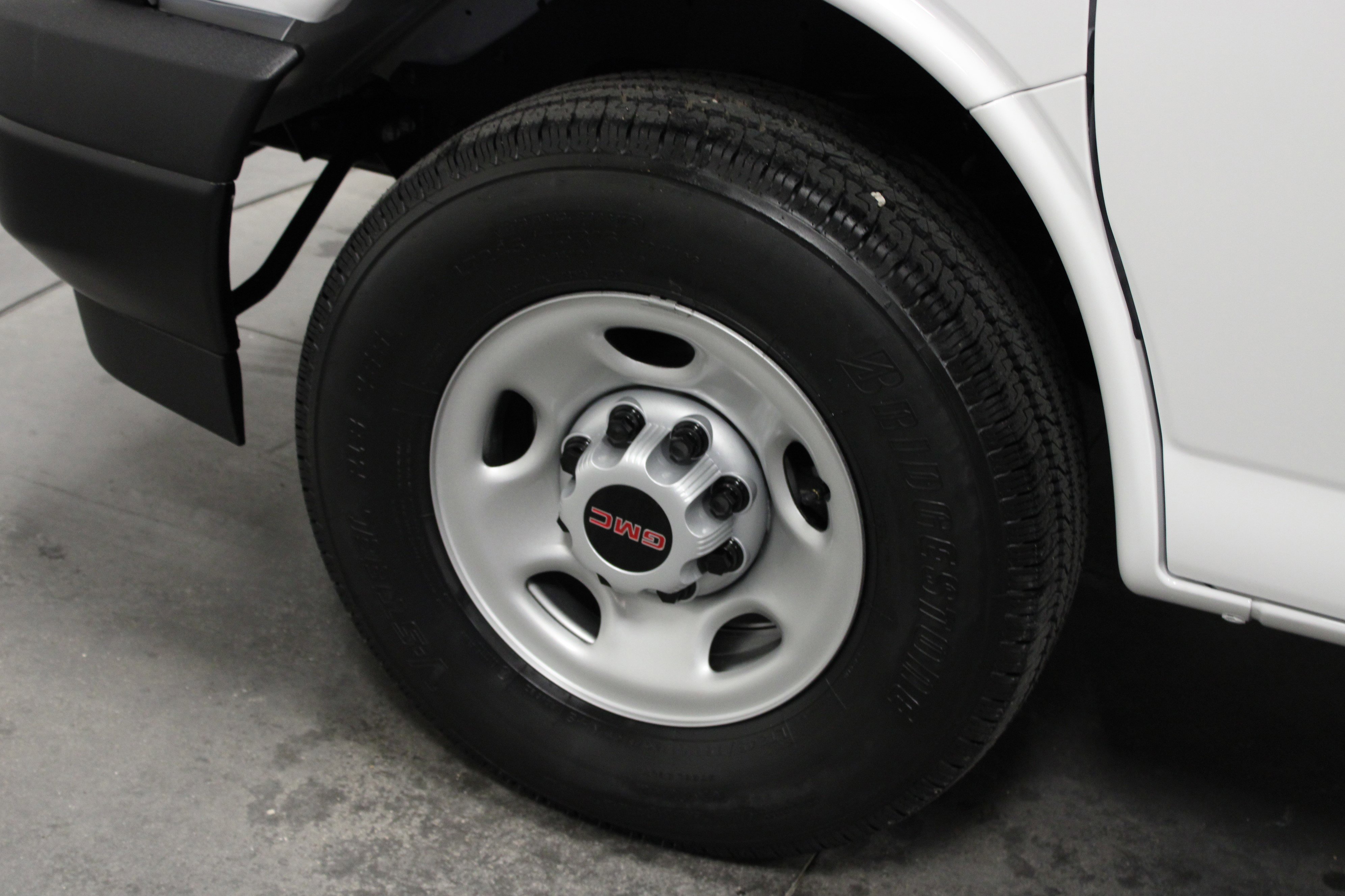 New 2026 GMC Savana 2500 RWD image 10
