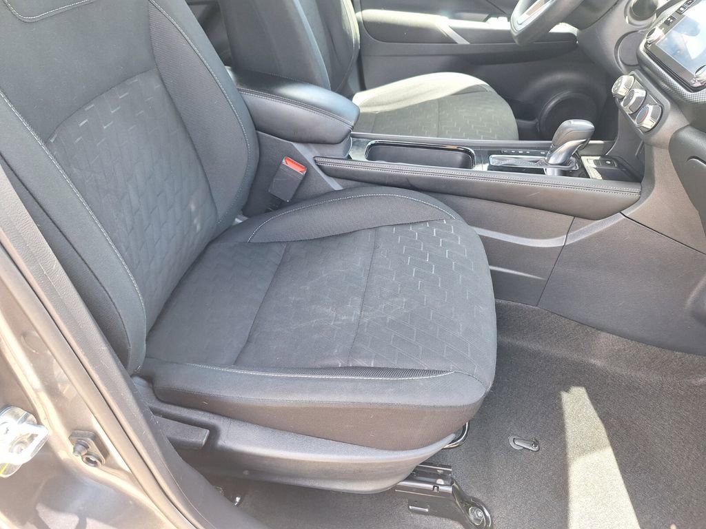 Used 2024 Nissan Kicks SV w/ Exterior Package FWD image 27
