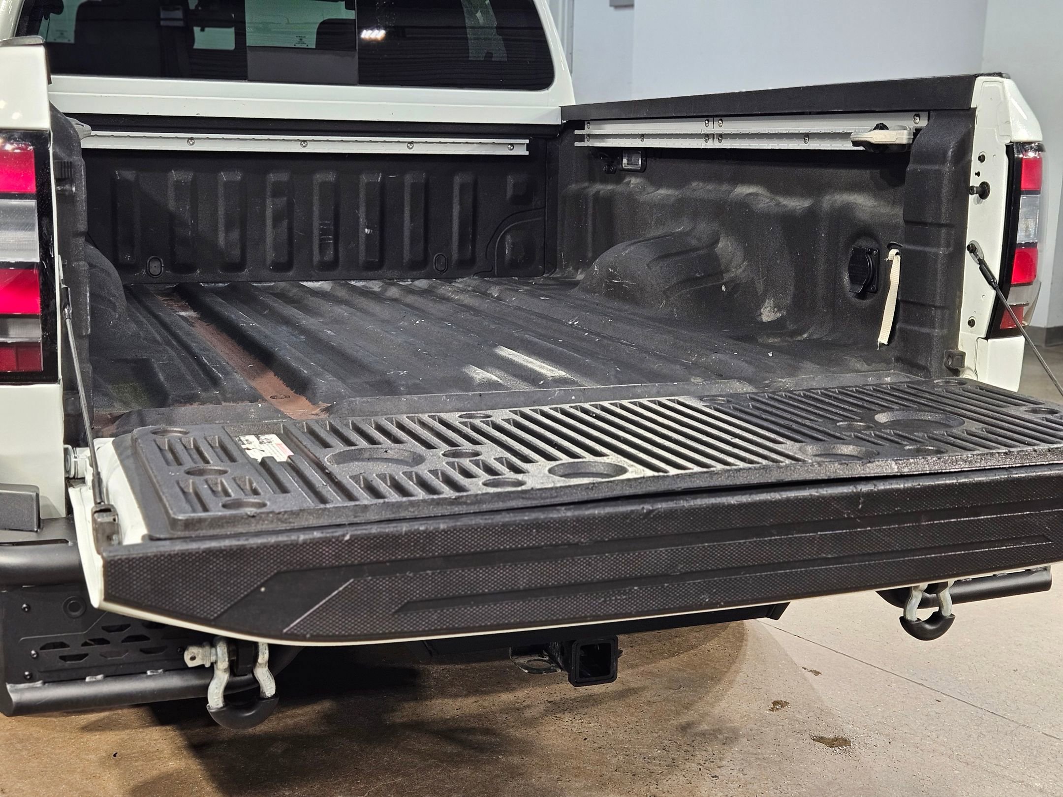 Used 2024 Nissan Frontier SV w/ Technology Package image 18