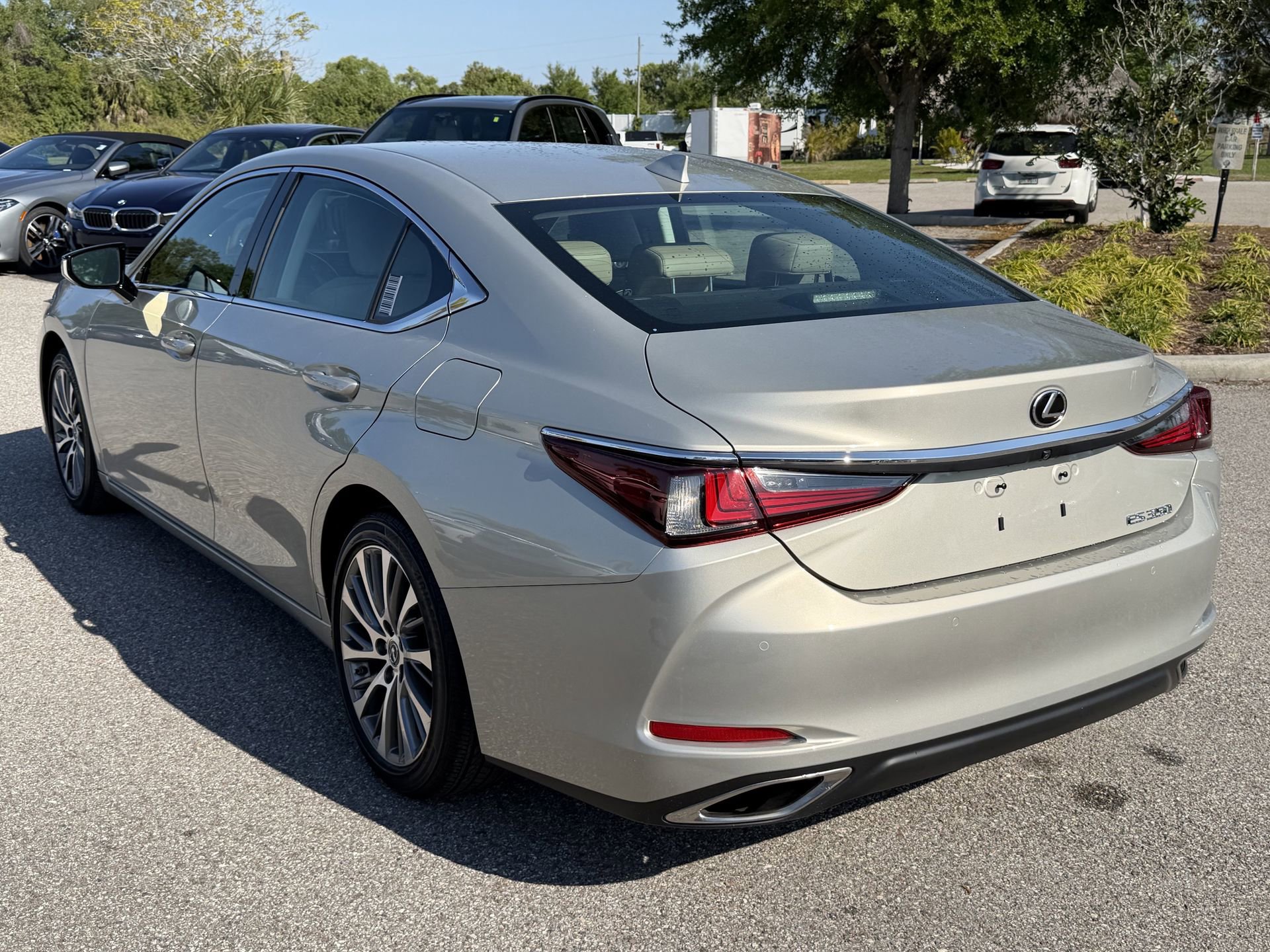 Used 2019 Lexus ES 350 w/ Premium Package image 5
