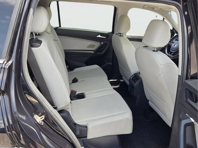 Used 2018 Volkswagen Tiguan SEL FWD image 16