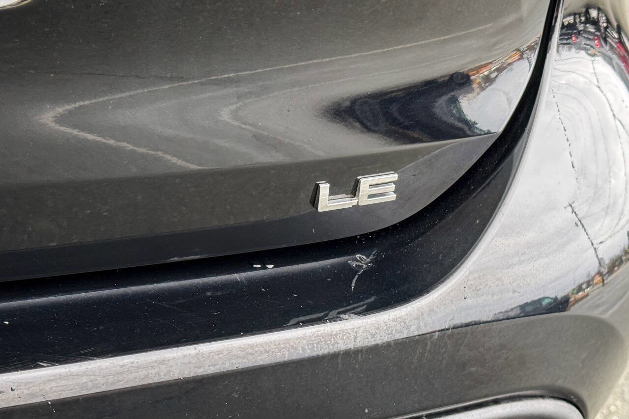 Used 2020 Toyota Highlander LE image 19